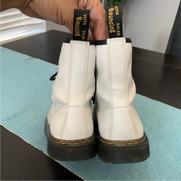 Dr. Martens white combat boots. Size 7 ladies - Picture 5 of 6